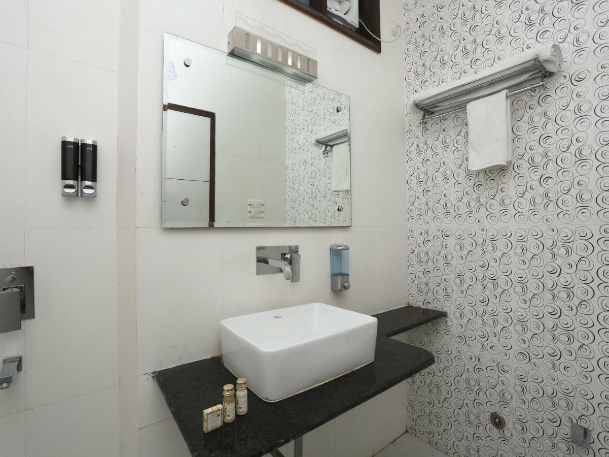Bilberry Hotel Rewāri Kültér fotó