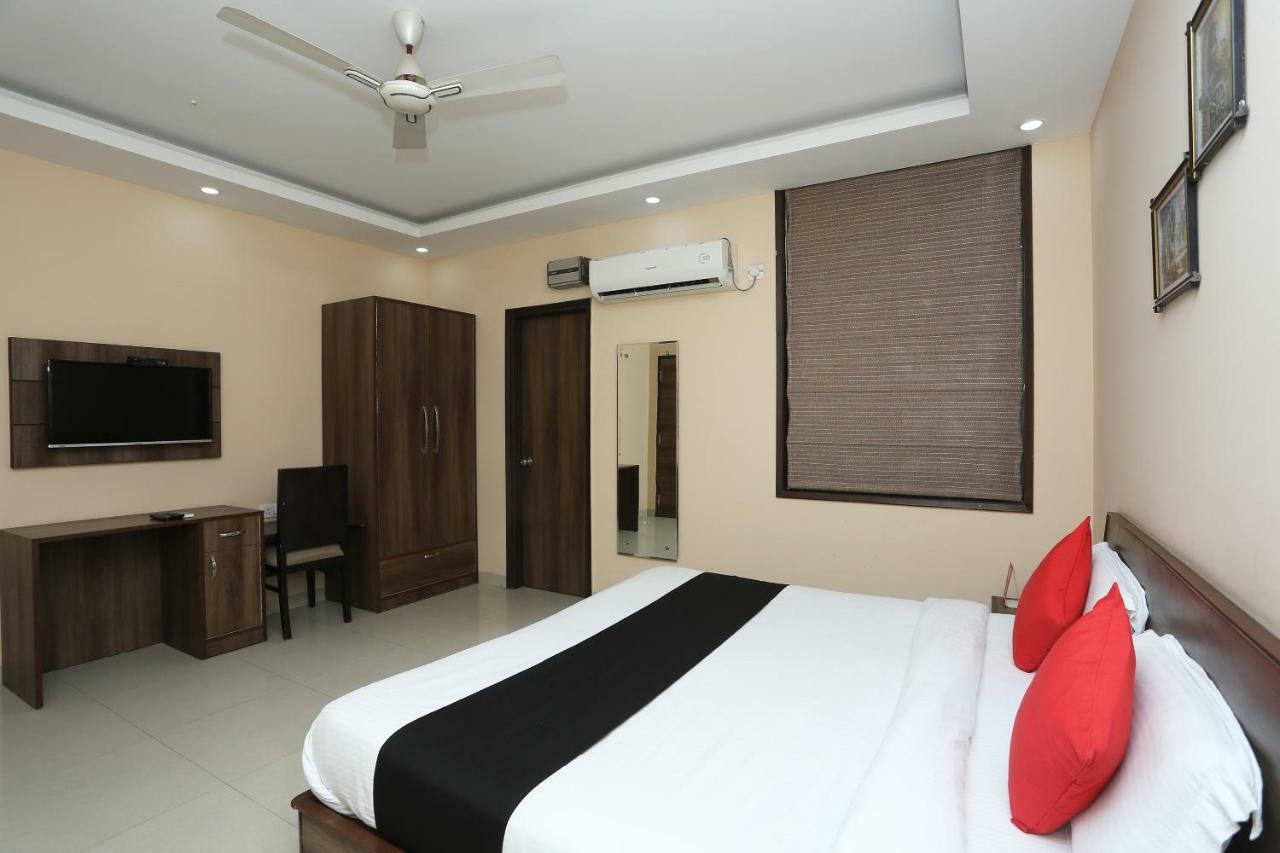 Bilberry Hotel Rewāri Kültér fotó